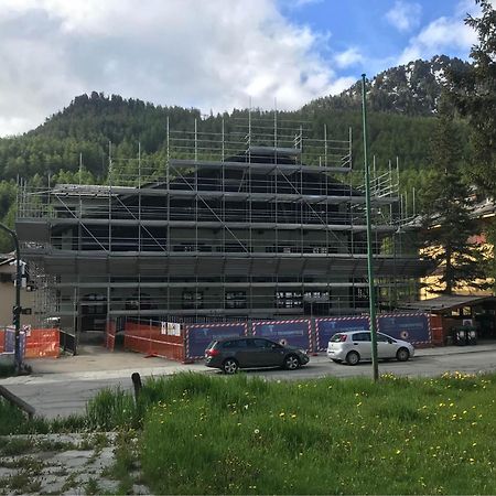 Hotel Chalet Della Luna Attenzione Lavori Di Ristrutturazione In Corso Impalcatura à Clavière Extérieur photo