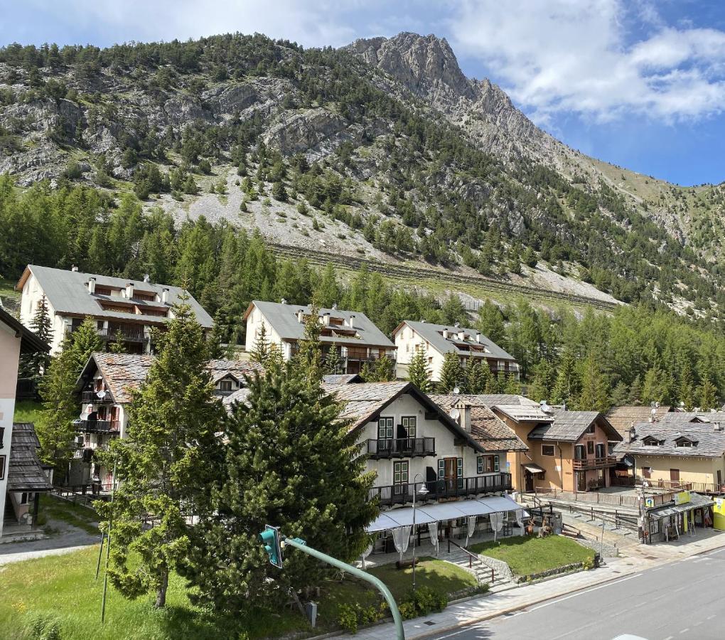 Hotel Chalet Della Luna Attenzione Lavori Di Ristrutturazione In Corso Impalcatura à Clavière Extérieur photo