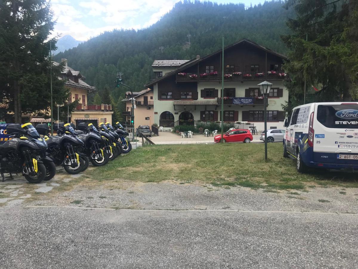 Hotel Chalet Della Luna Attenzione Lavori Di Ristrutturazione In Corso Impalcatura à Clavière Extérieur photo