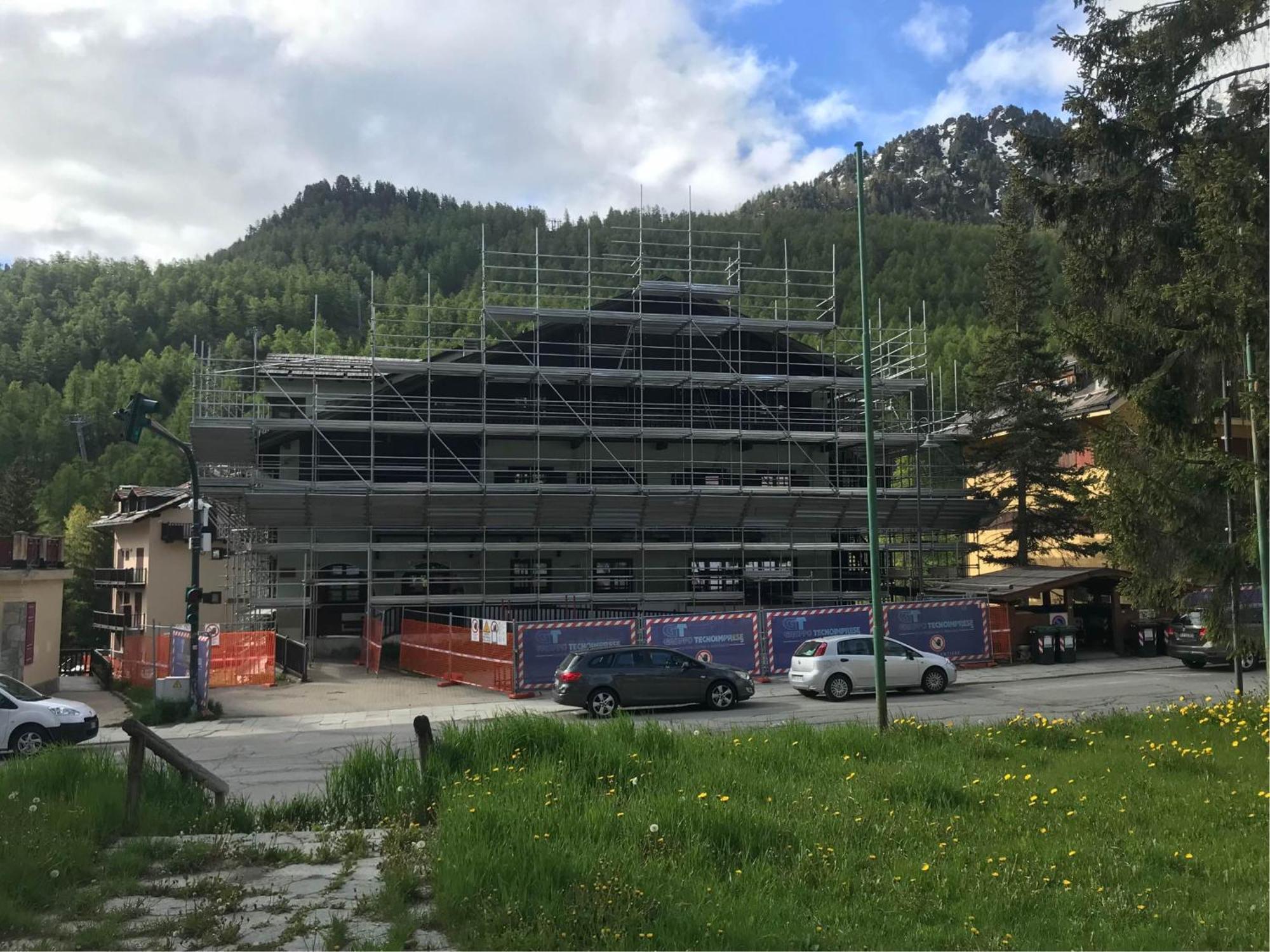 Hotel Chalet Della Luna Attenzione Lavori Di Ristrutturazione In Corso Impalcatura à Clavière Extérieur photo