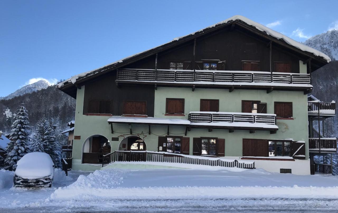 Hotel Chalet Della Luna Attenzione Lavori Di Ristrutturazione In Corso Impalcatura à Clavière Extérieur photo